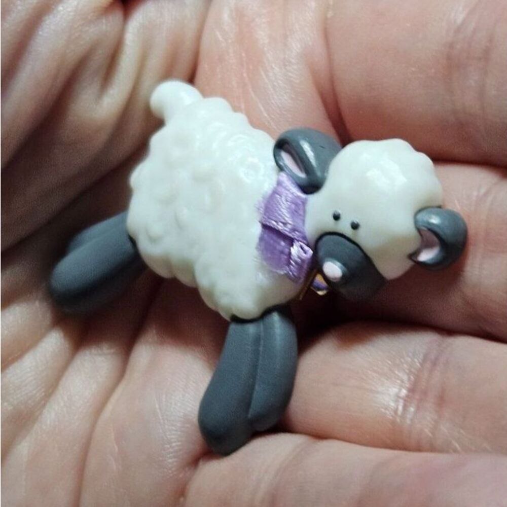 Hallmark white sheep brooch - Picture 3 of 10
